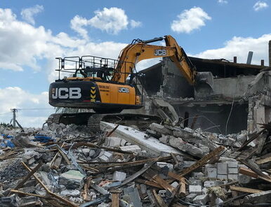 JCB JS220 LC+