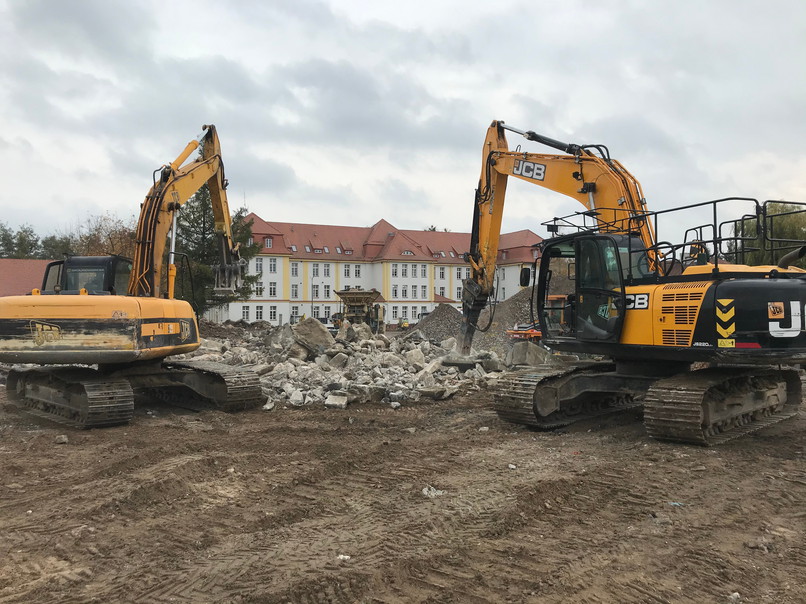 JCB JS 220