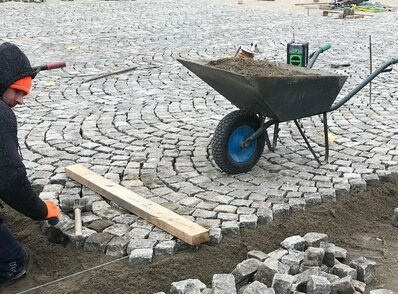 UKŁADANIE KOSTKI BRUKOWEJ